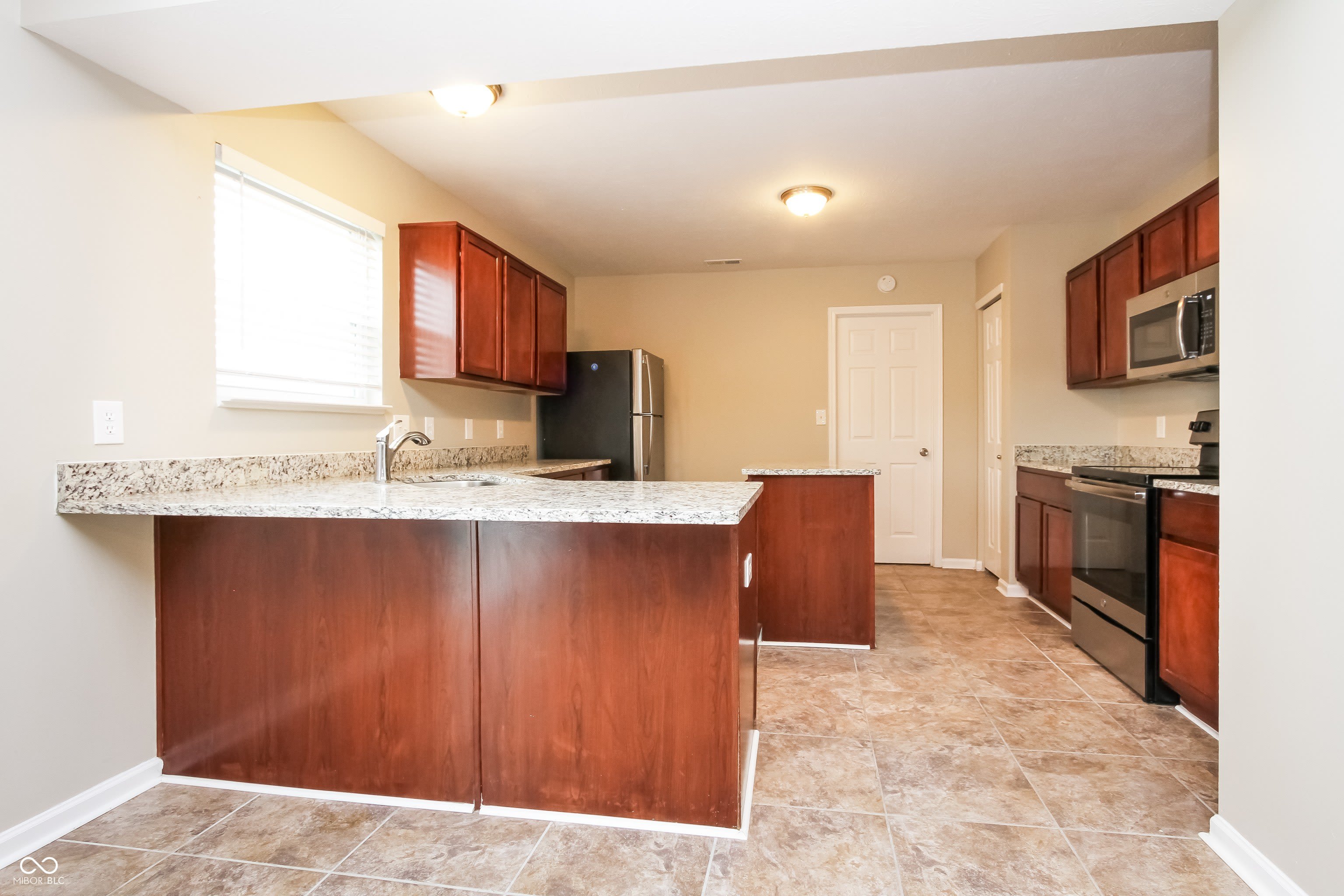 2261 Rosswood Boulevard – photo 5