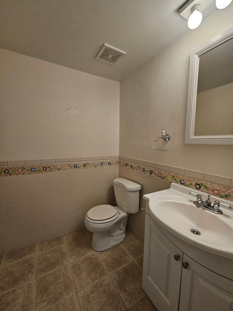 (2) Bed/(1.5) Bath Townhome Avail NOW! Pets Negotiable! – photo 5