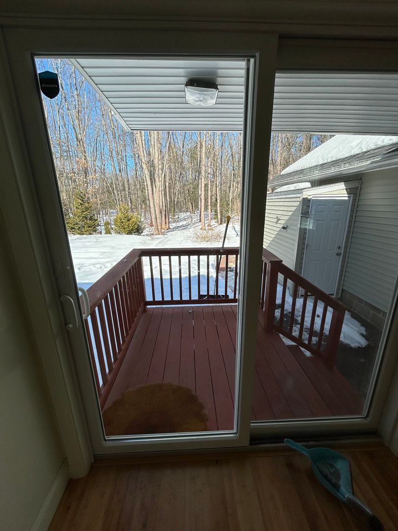 Sweet location, 3 bedroom 2 bath in Eliot Maine! 2 car garage! – photo 5