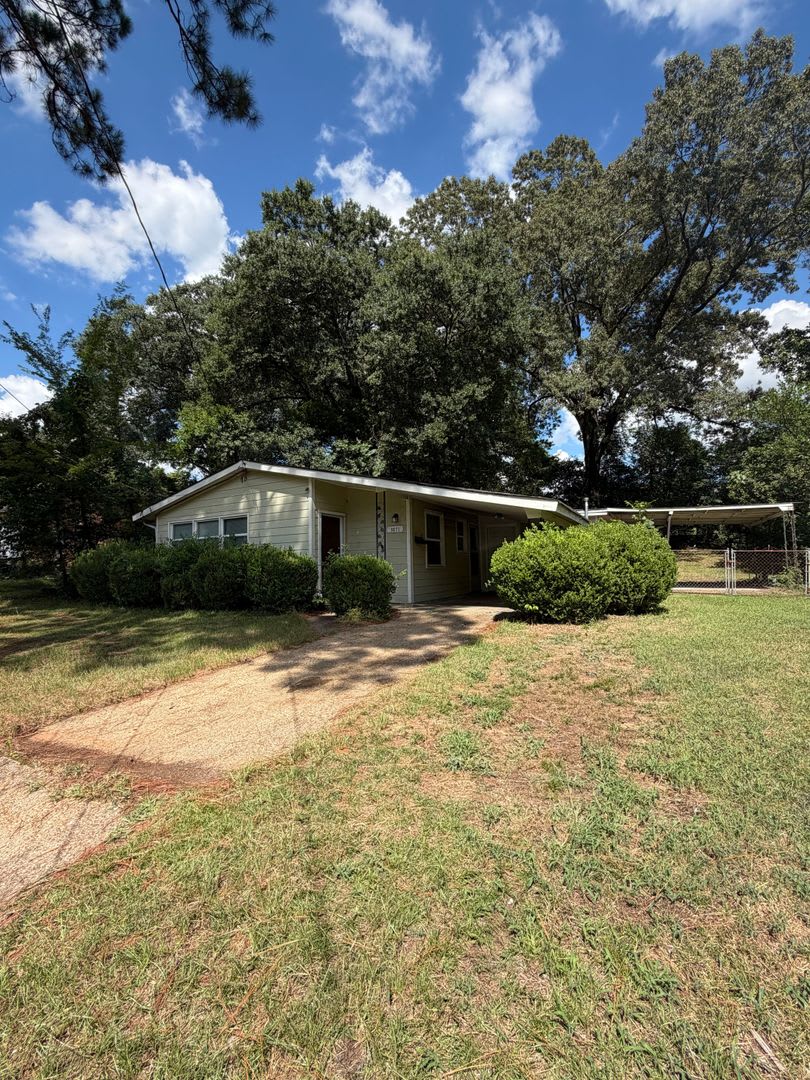 New Listing 3871 Sherwood Drive Montgomery Al 36109 3738 – photo 2
