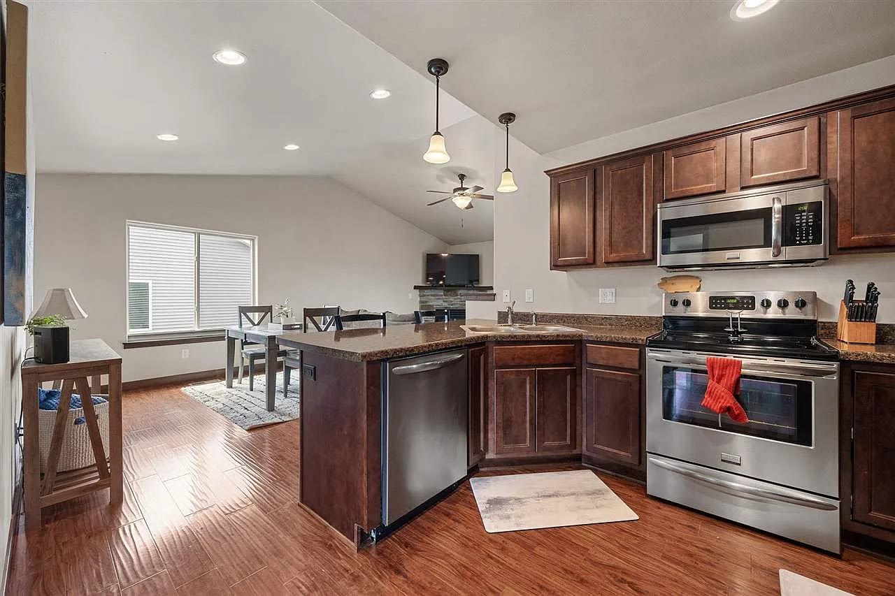 459 Bainberry Street 1 – photo 4