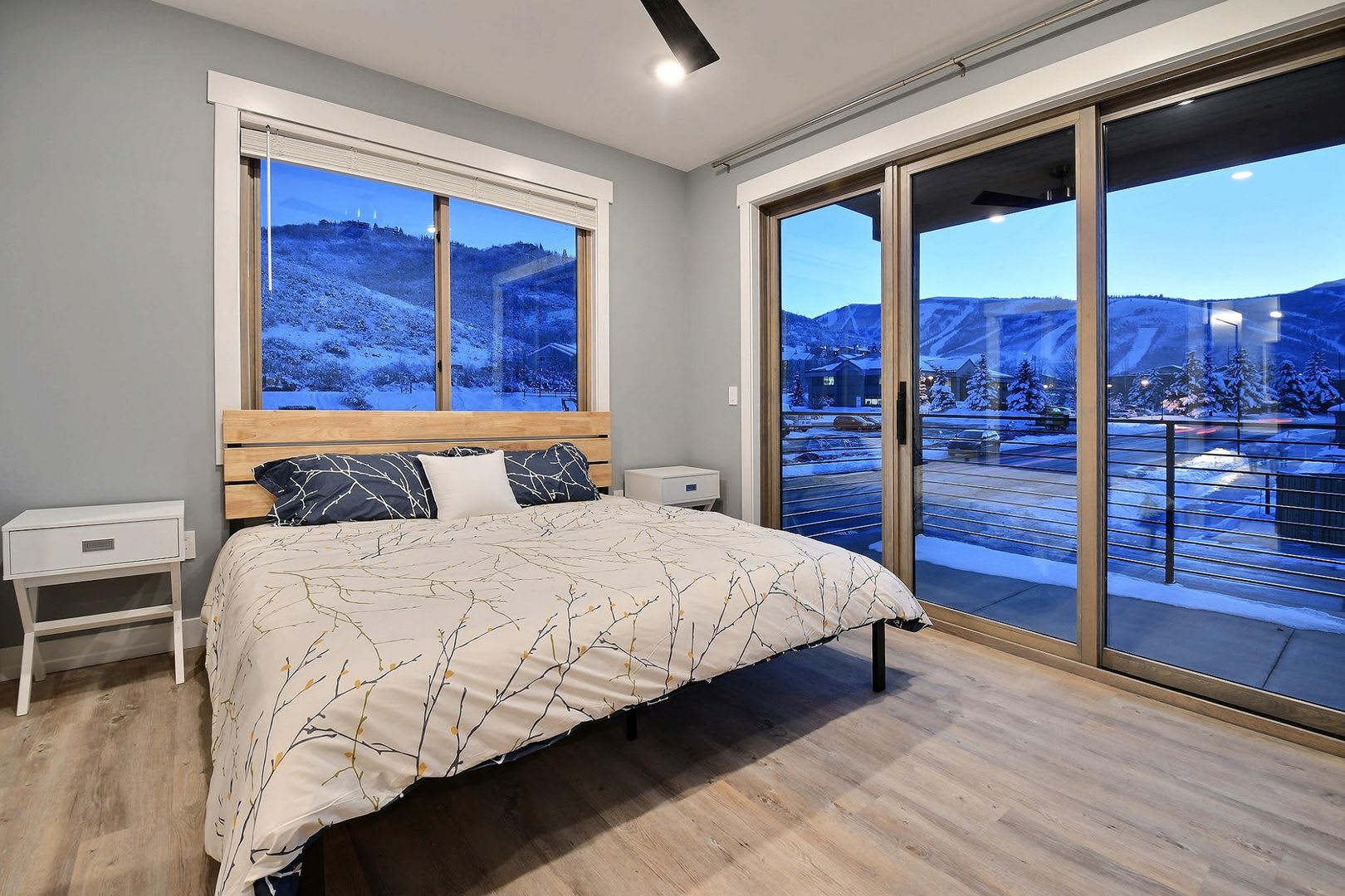Gorgeous Top Floor Condo in Prospector!! – photo 5