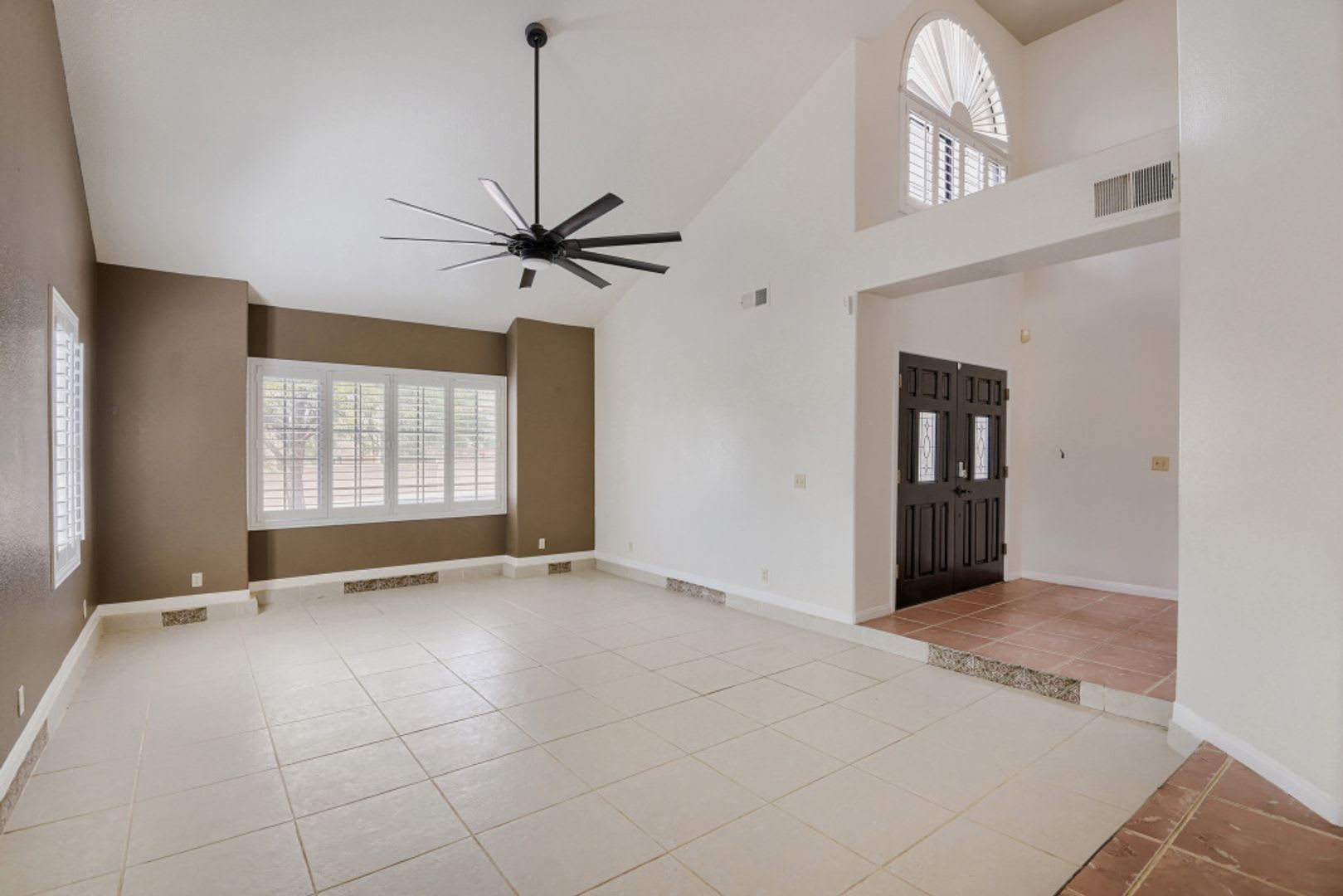 Gorgeous 3 Bedroom 3 Full Bath With Sparkling Pool – photo 5