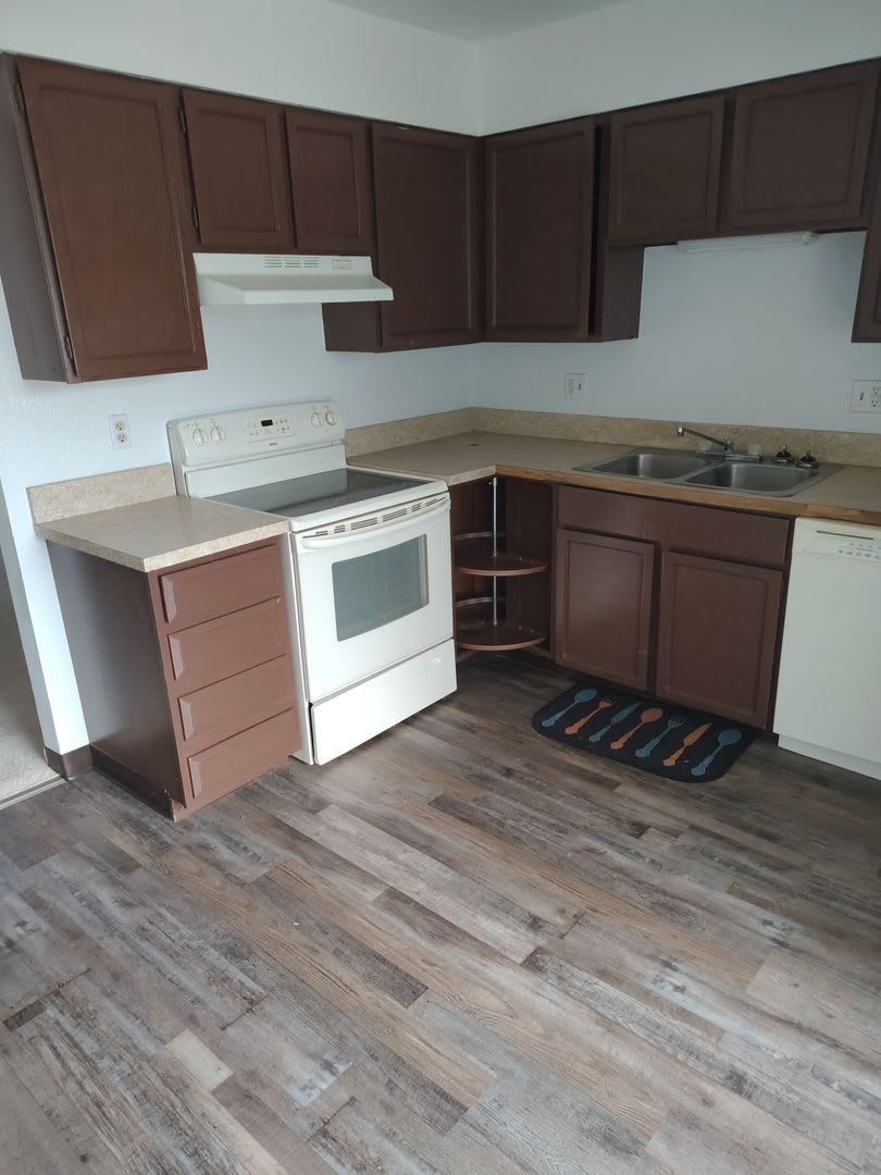 4 Bedroom/ 2 bath Centrally Located Split Level! – photo 3