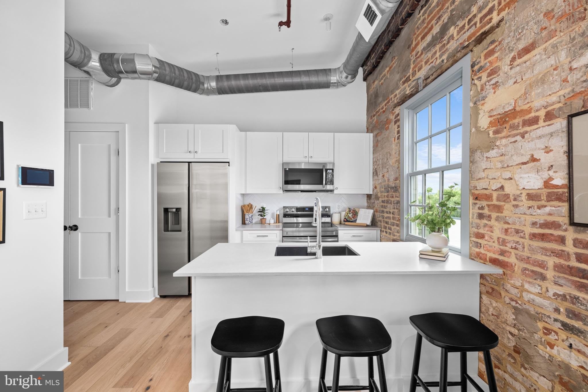 901 KING Street – photo 2