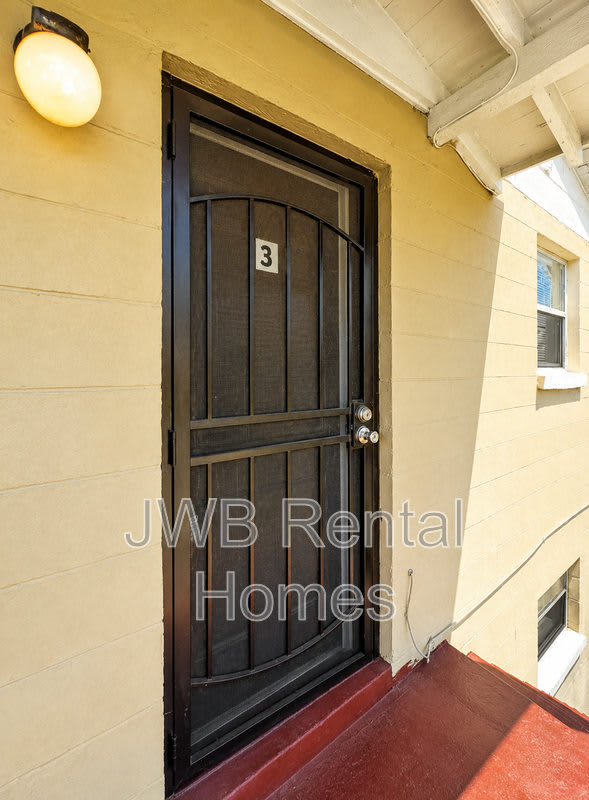 1530 21st St W #3 – photo 2