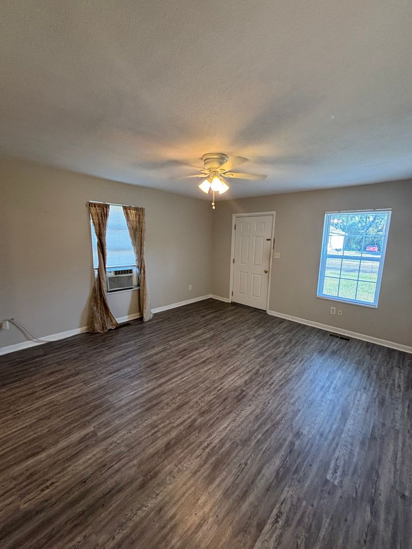 4237 Holston Dr – photo 3