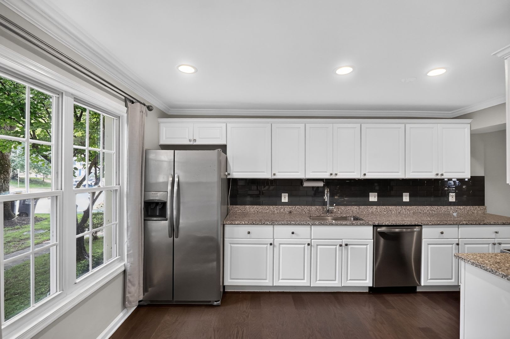 4Br Burke Centre Townhome 3 Finished Levels Rent As Low As 3 400 With Long Term Lease – photo 4