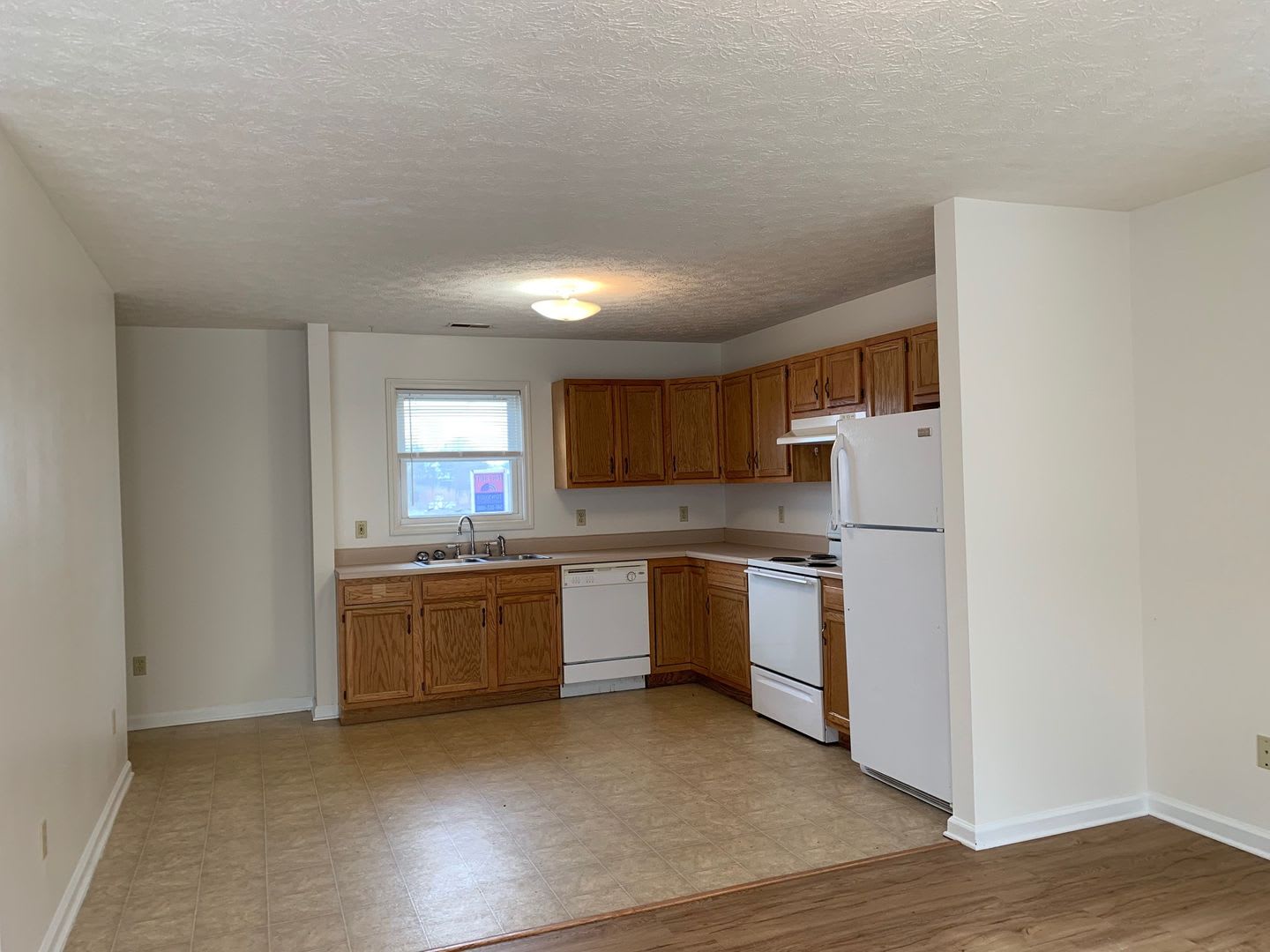 3 Bedroom 2.5 Bath Townhouse – photo 2