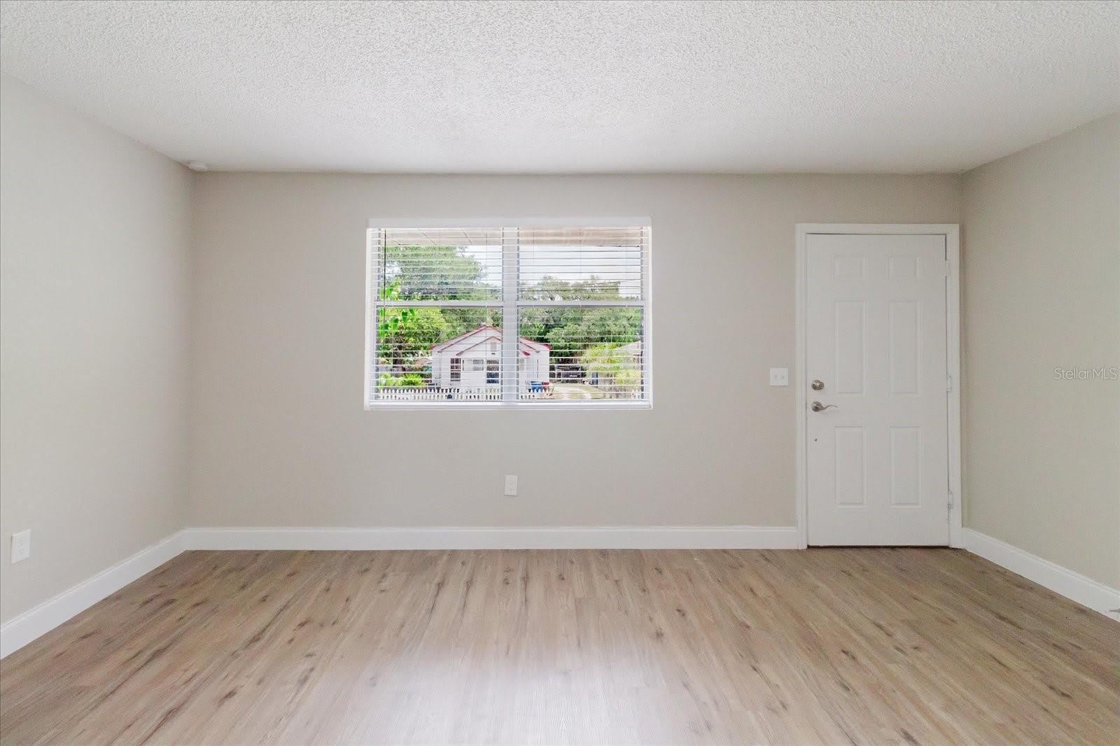 1134-1136 GILMORE Avenue – photo 5