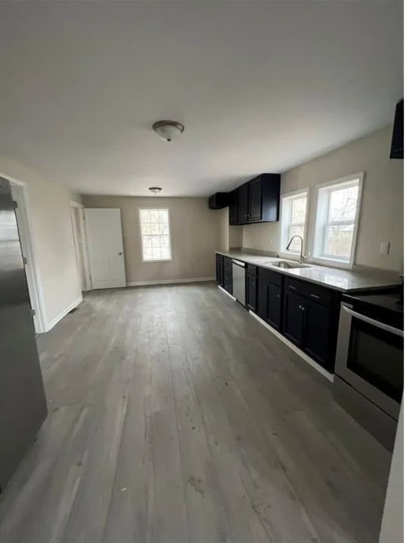 2205 Hendricks St – photo 3