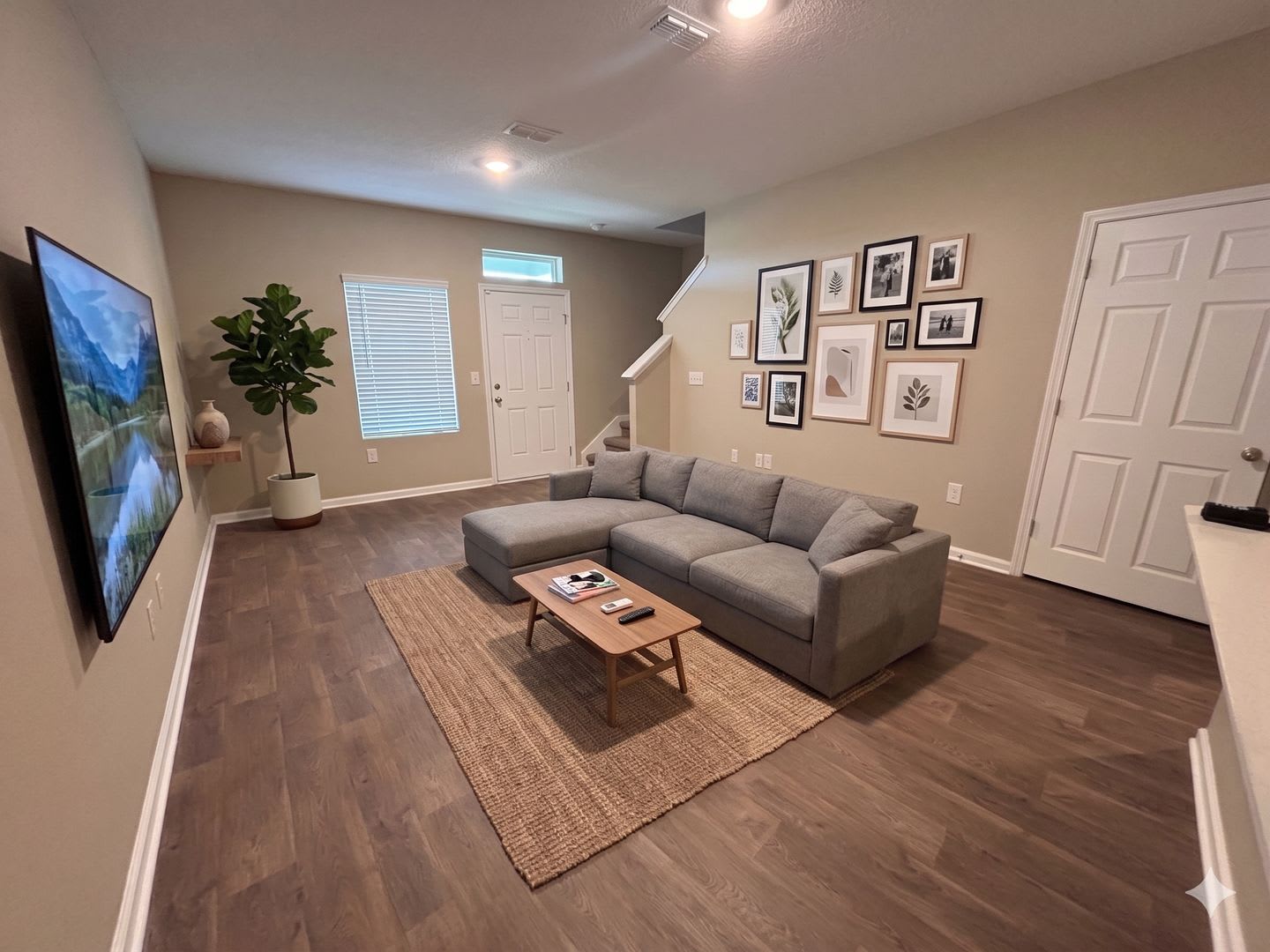 2Br 2 5Ba Move In Ready With Garage In Unit Laundry Just Minutes From Oakleaf Town Center Lawn Care Included – photo 4