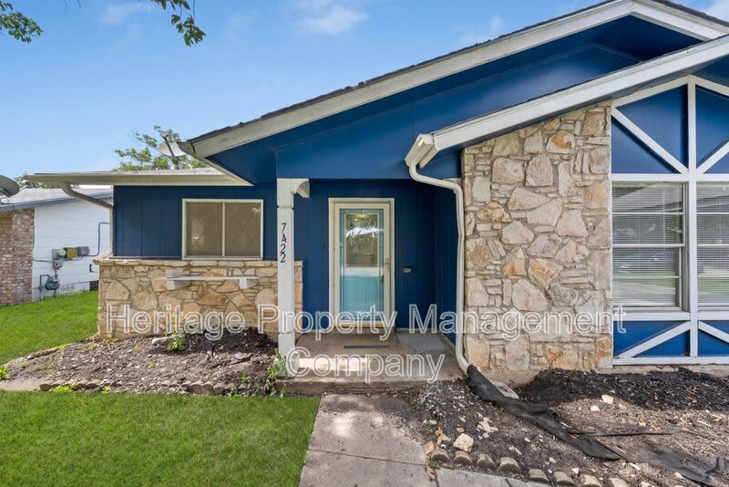 7422 Stonehouse Drive – photo 3