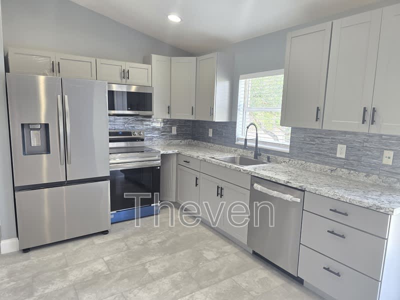 805 E. 13th Street – photo 2