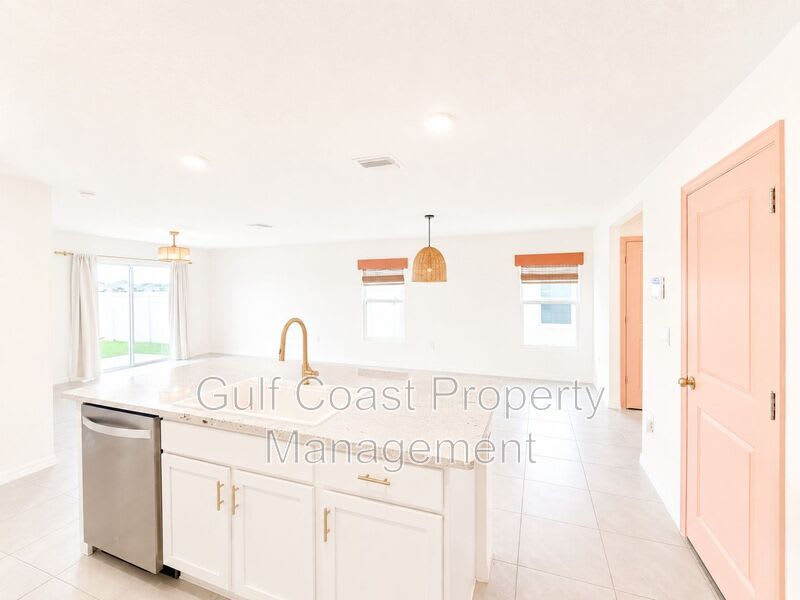 10219 Charlotte Drive – photo 4