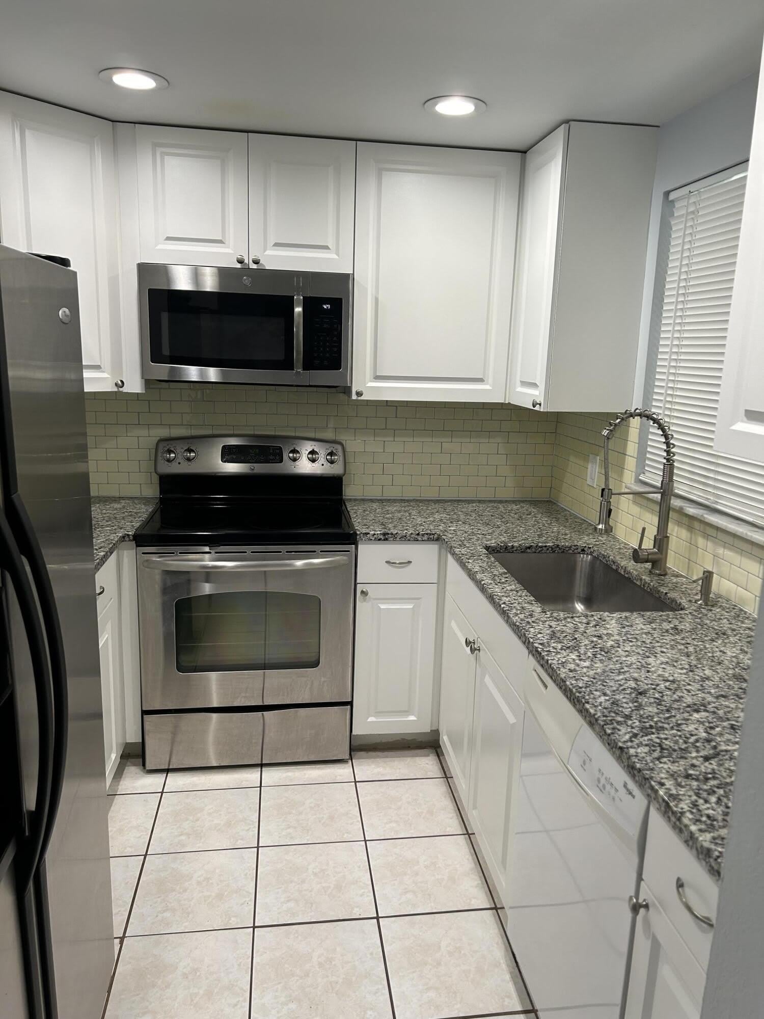 890 N Federal Highway – photo 3