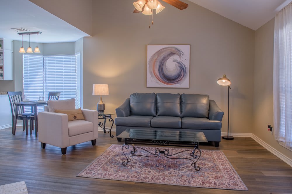 3276 Eastwood Dr – photo 2