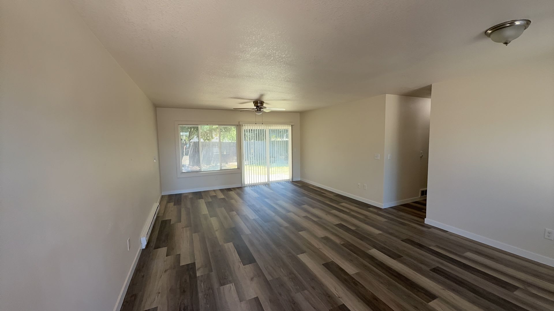 Newly remodeled 3 bedroom 1 bath home!!! Come check it out!! Schedule a tour today. – photo 2