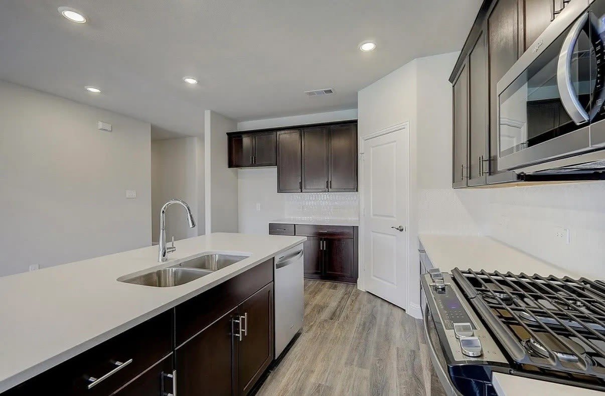 410 Stagg Street – photo 4