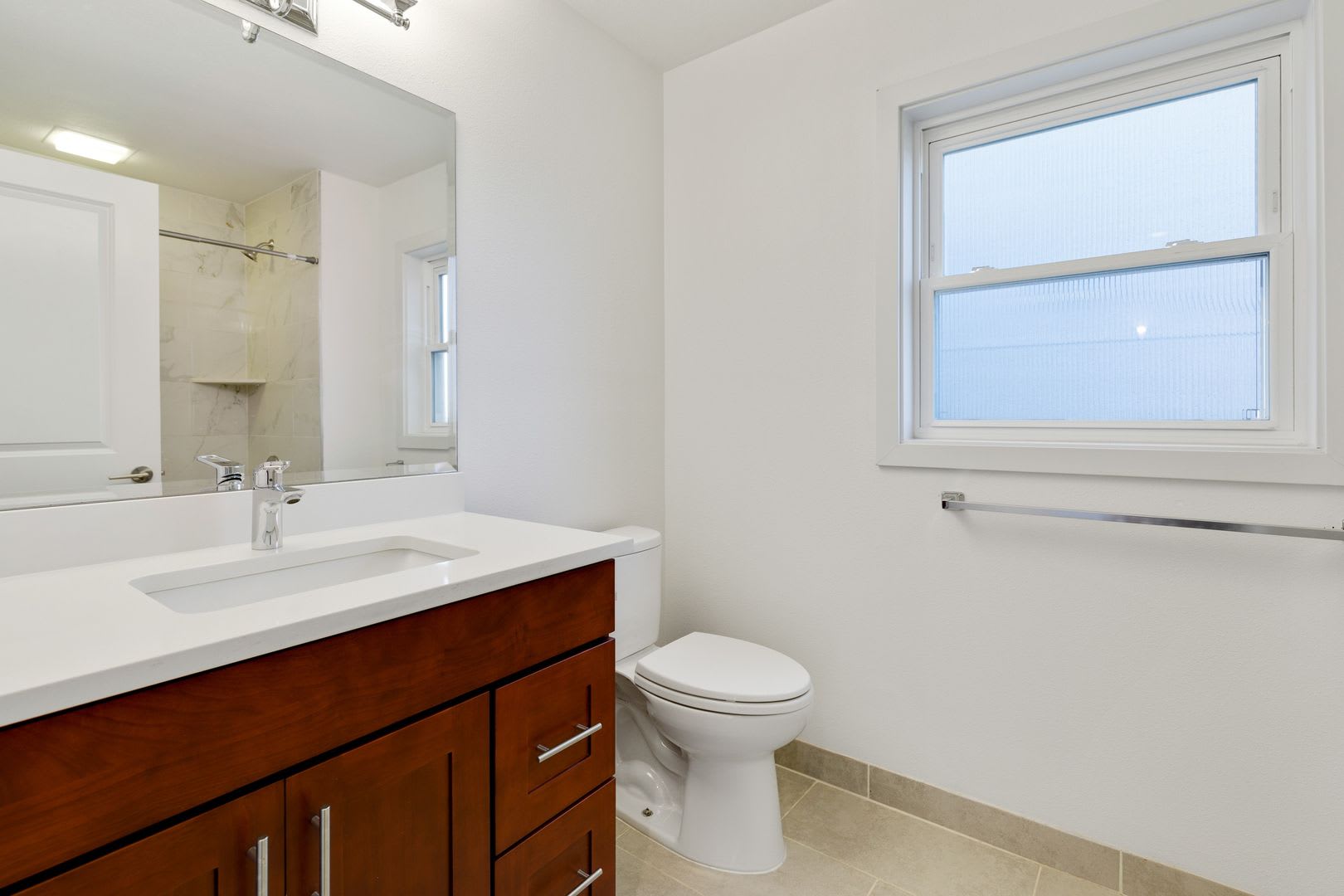 Queen Anne water view 3 bed 2 bath with den and 2 parking spaces – photo 4