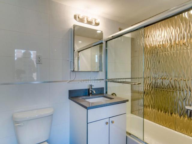 28-22 Astoria blvd – photo 4