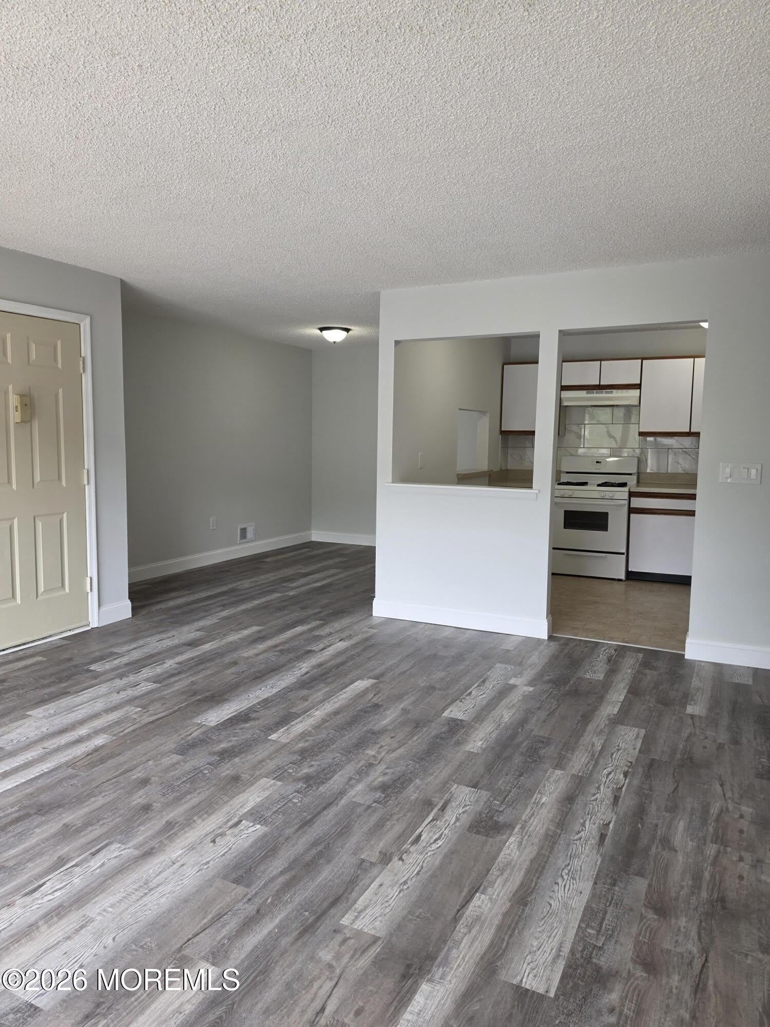 26 Colonial Court – photo 2