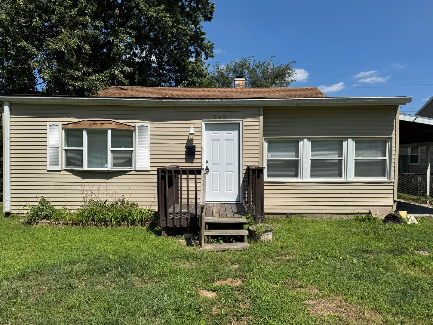 Eagledale Square 3 Bedrooms 1 Baths – photo 1