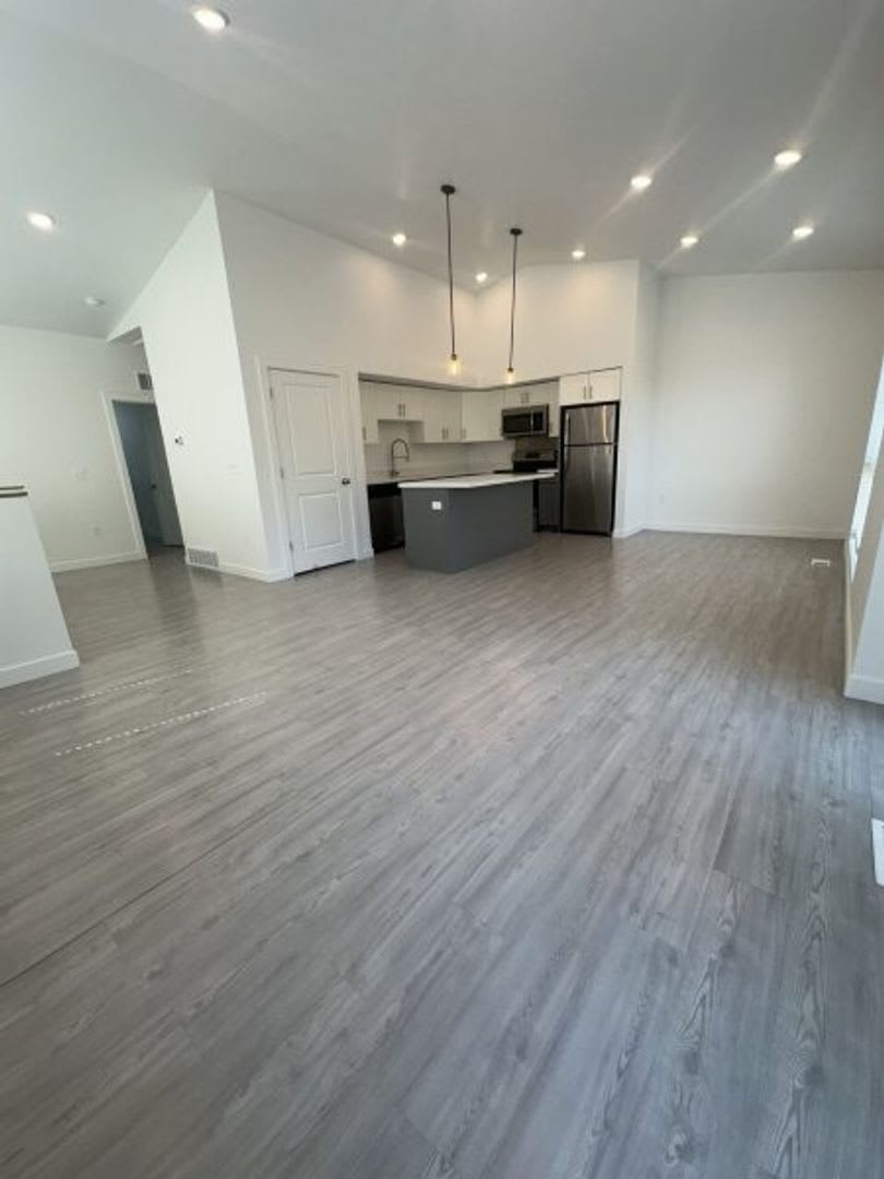 A New Season Starts Here 4 Weeks Rent Free 0 Down Deposit Oac 3 Bed Townhome In South Ogden – photo 3