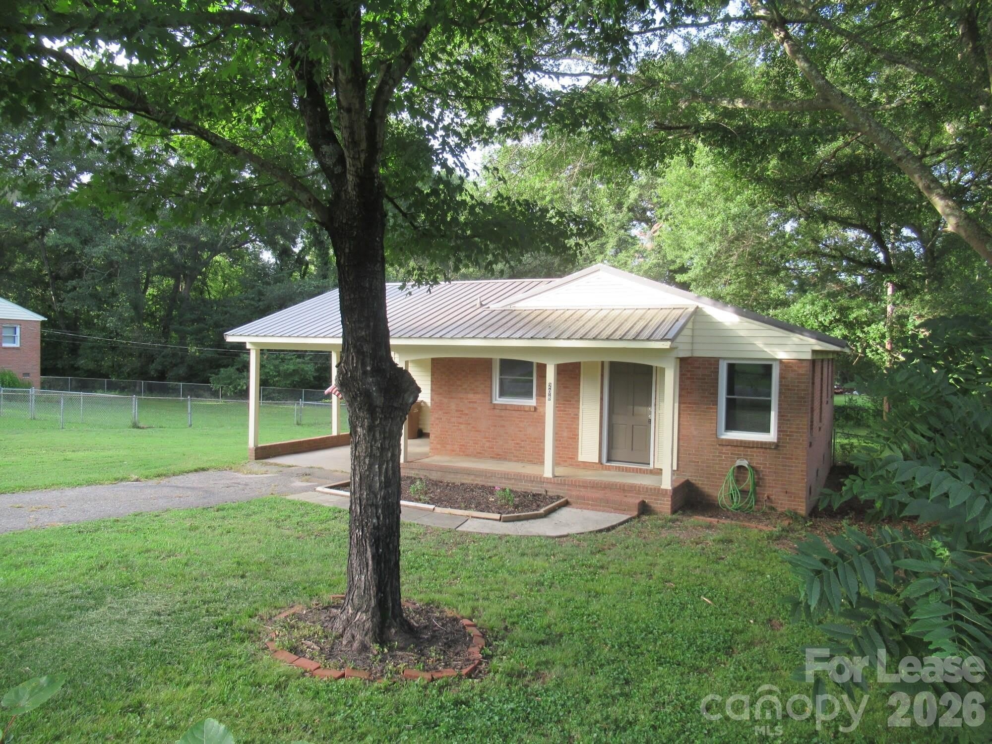 208 Crescent Court – photo 3