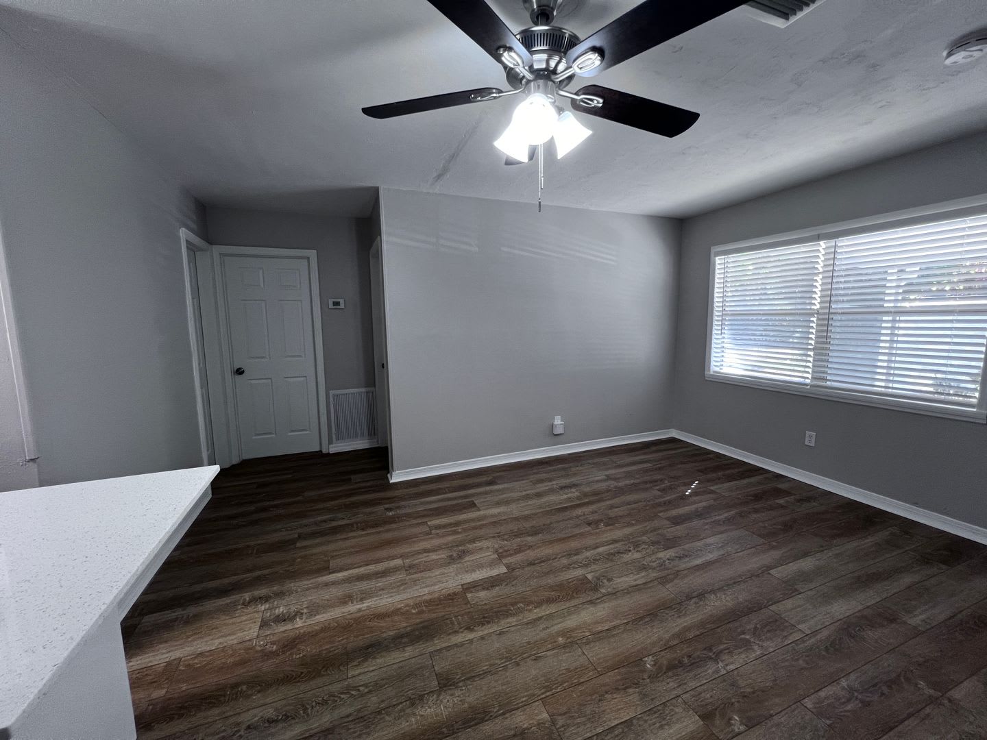 ***COMING SOON*** 3/1 Located in Lakewood Park – photo 3