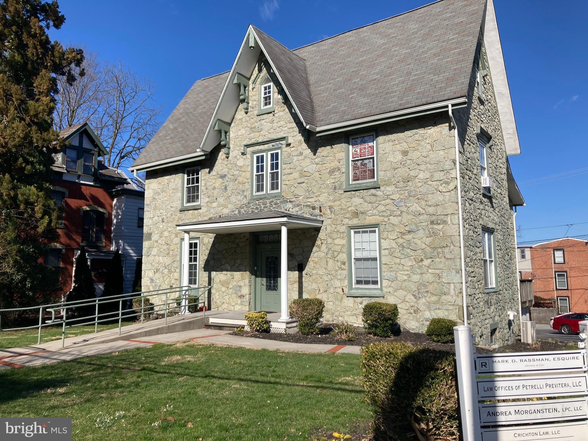 203 W CHESTNUT Street – photo 1