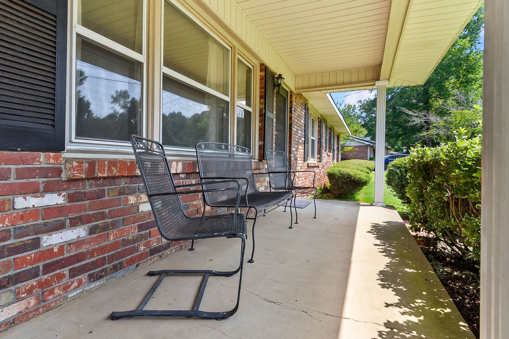 2496 Valley View Lane 3 Bed 2 Bath Available Now! – photo 2