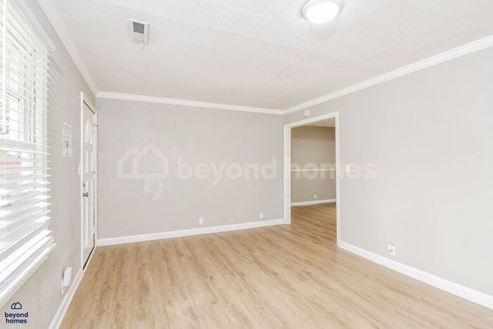 935 James Avenue – photo 3