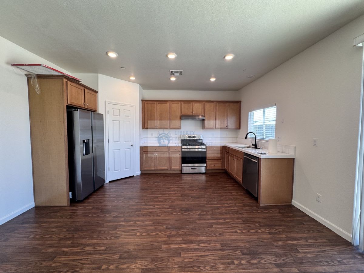 7216 E University Ave – photo 5