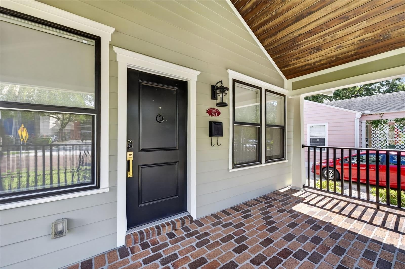 1225 E Amelia Street – photo 4