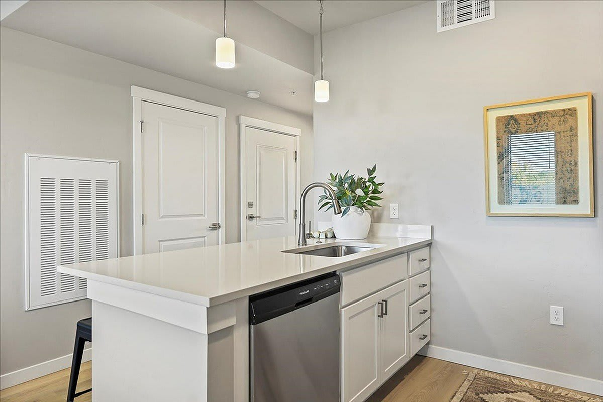 Franklin Loft Apartments – photo 2