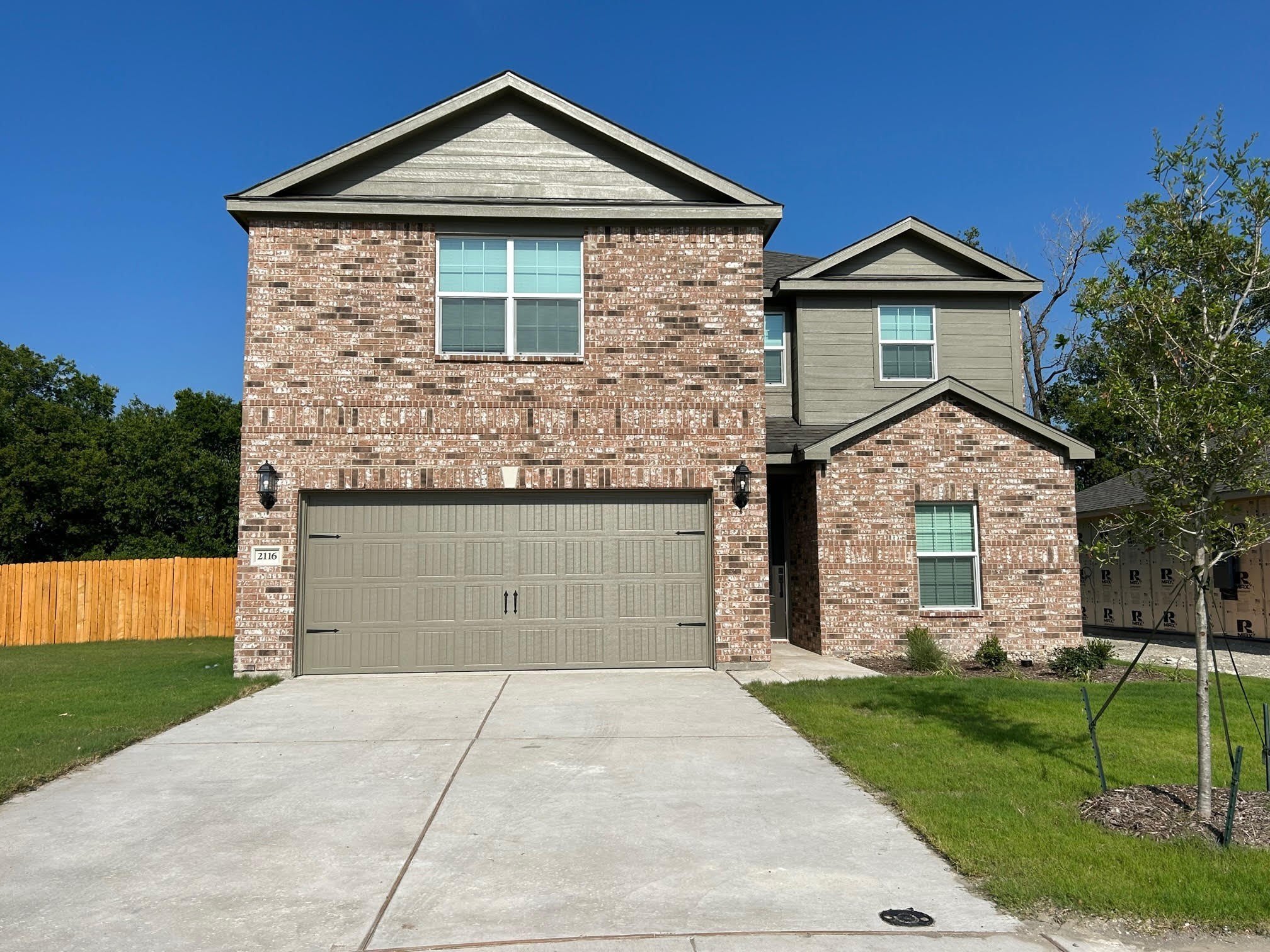 2116 Brentwood Drive – photo 1