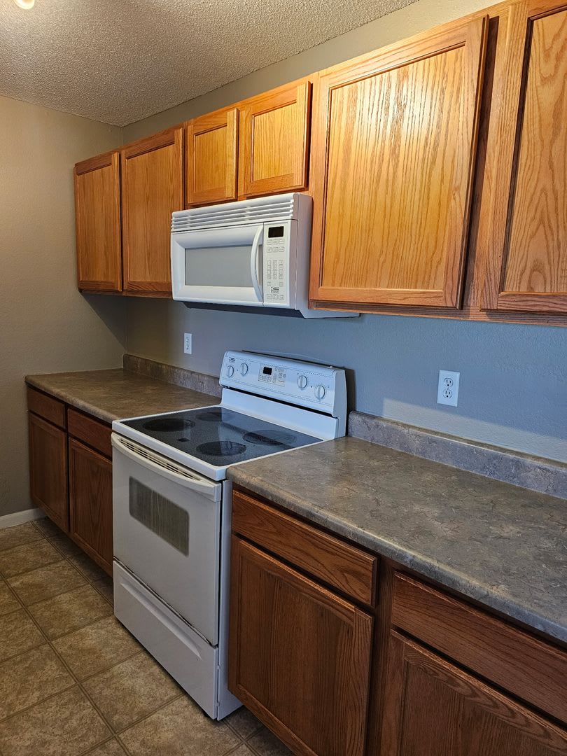 3 bed, 2 bath Duplex, South Columbia – photo 4