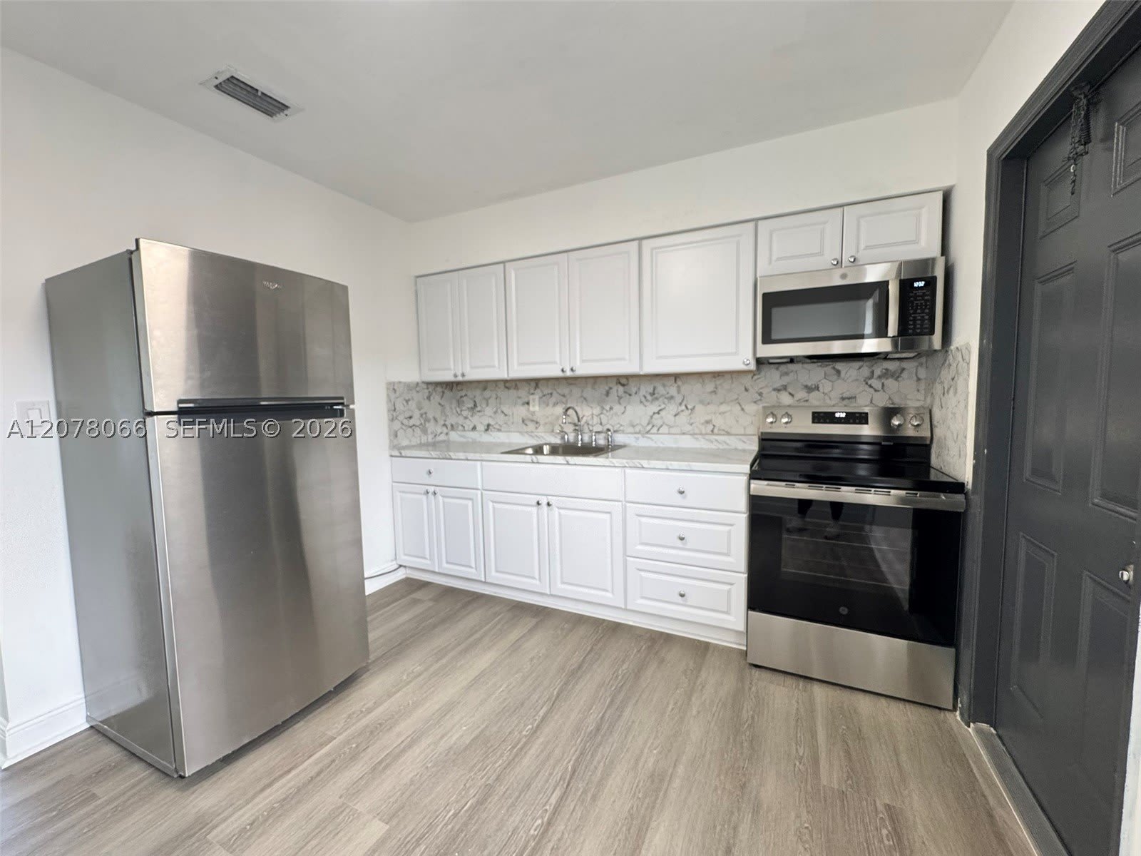 9355 SW 39th St – photo 5
