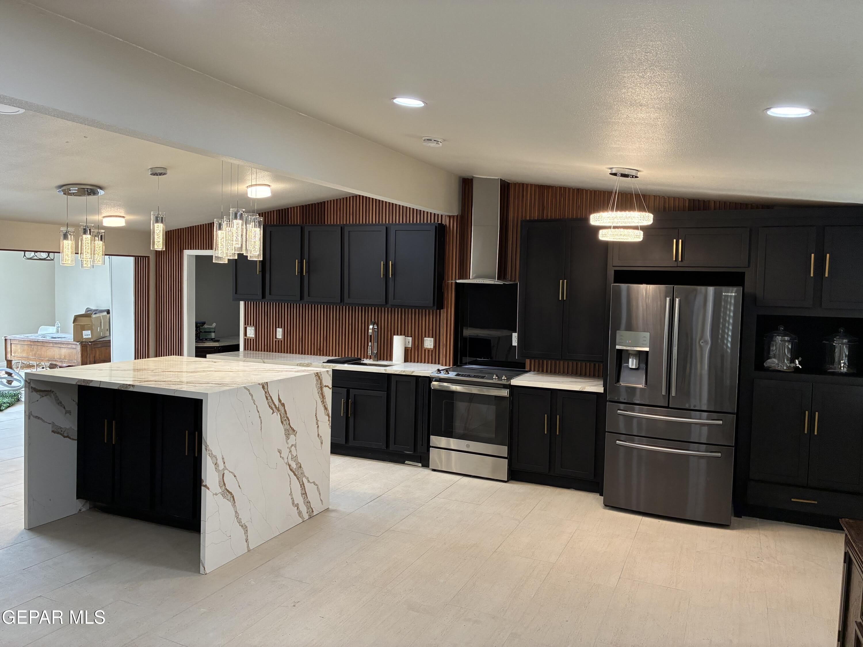 8316 W H Burges Drive – photo 3