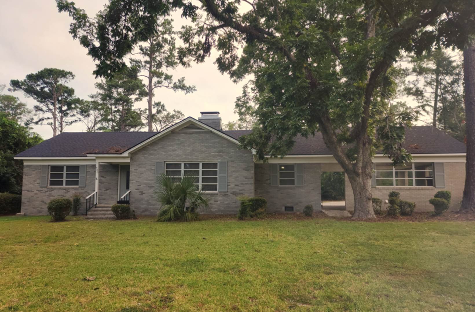 Spacious 3-Bedroom Brick Home with Fireplace and Wood Floors in Valdosta – photo 1