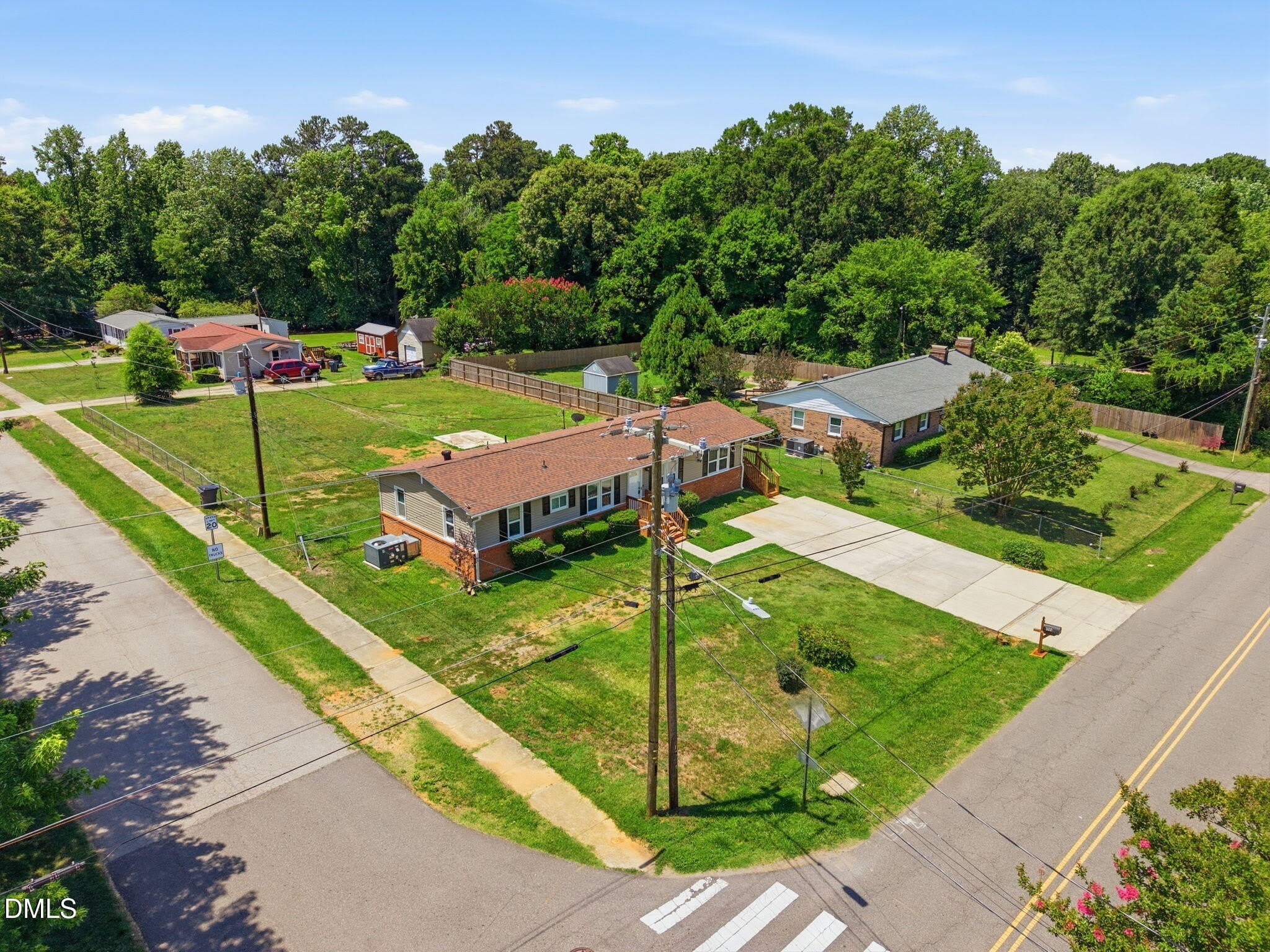 320 E Earp Street – photo 3