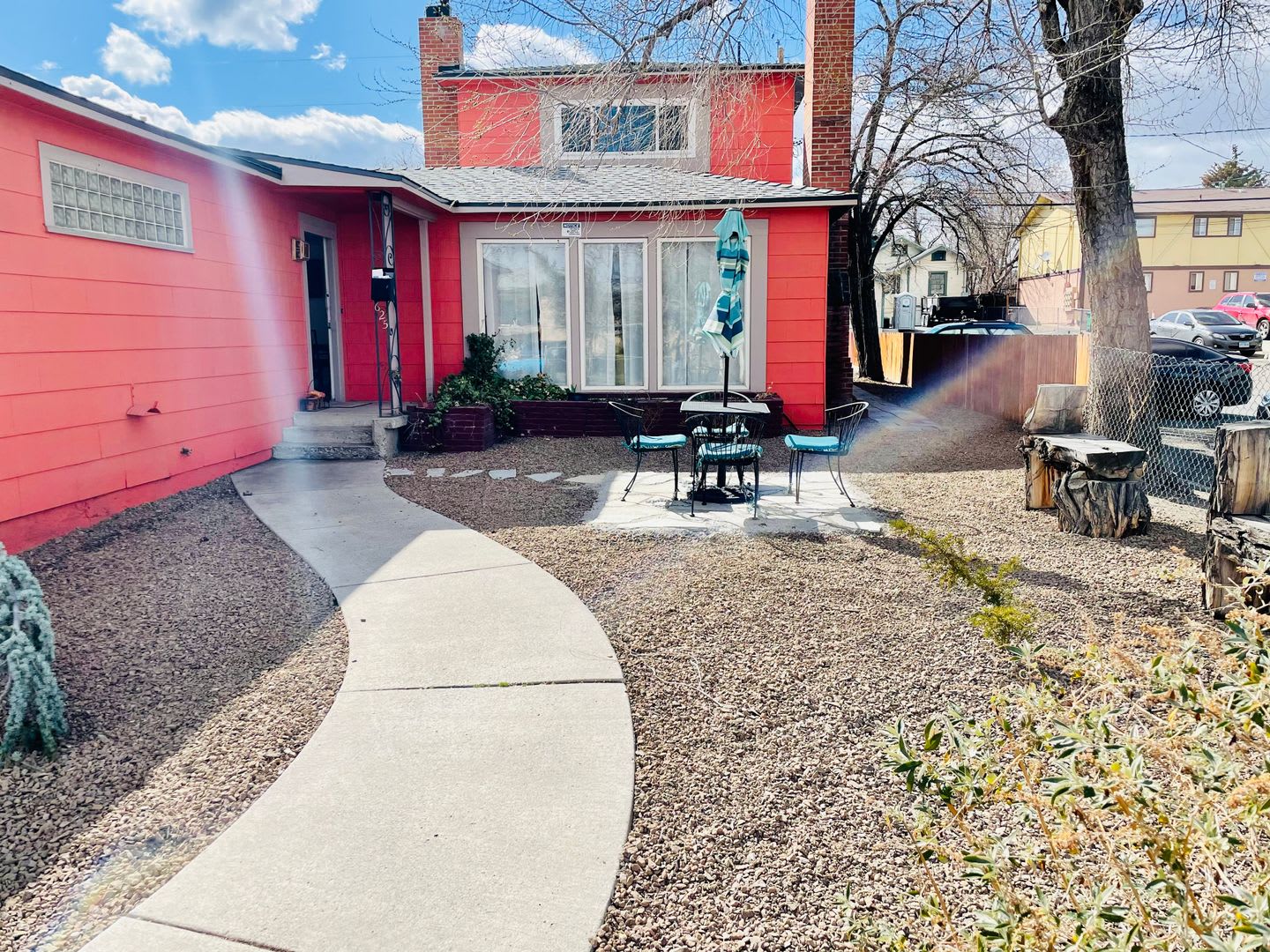 Large Midtown home in the center of it all – photo 1