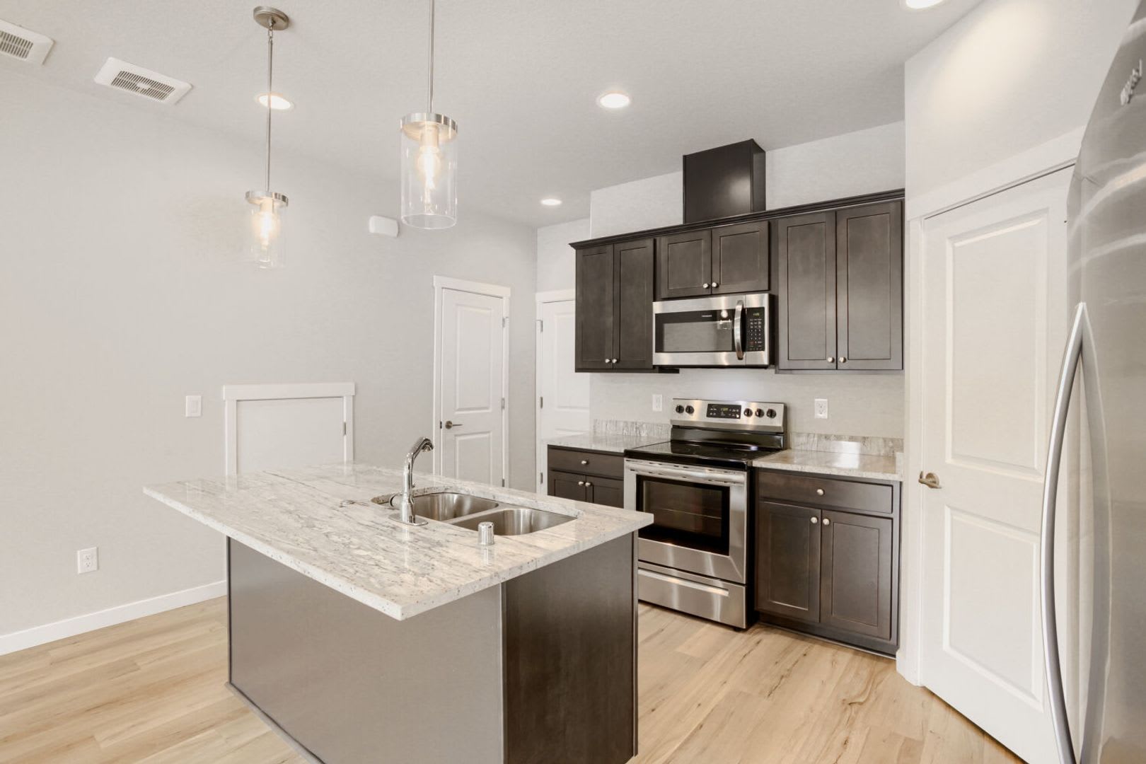 Lincoln Townhomes – photo 3