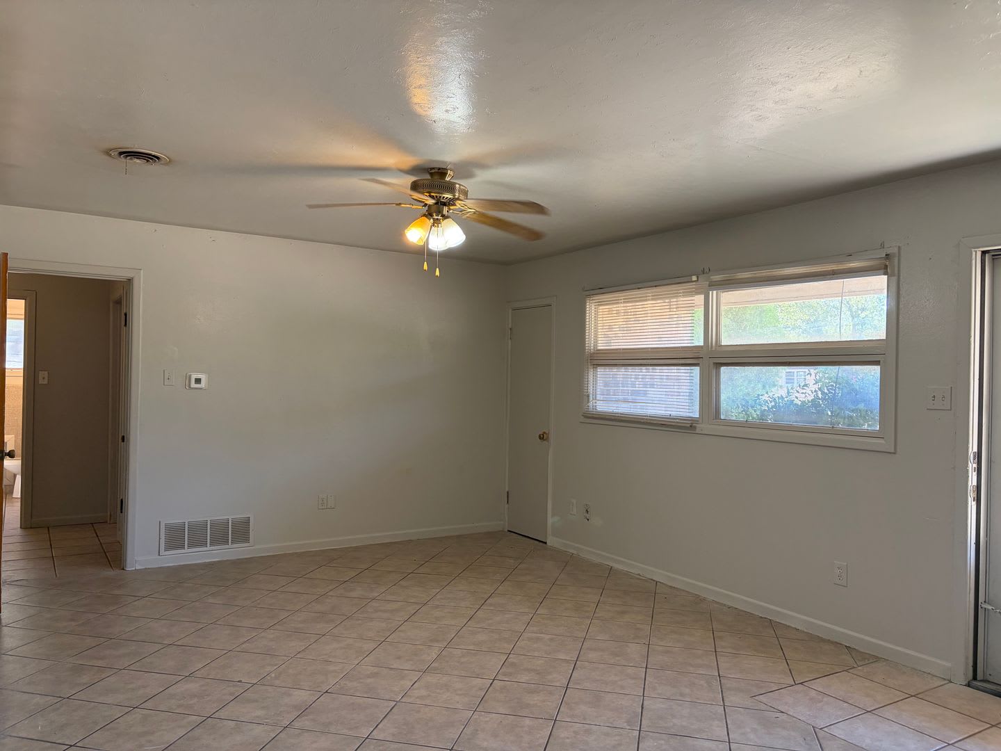 Spacious 3-Bedroom Home in a Convenient Lubbock Location – photo 5
