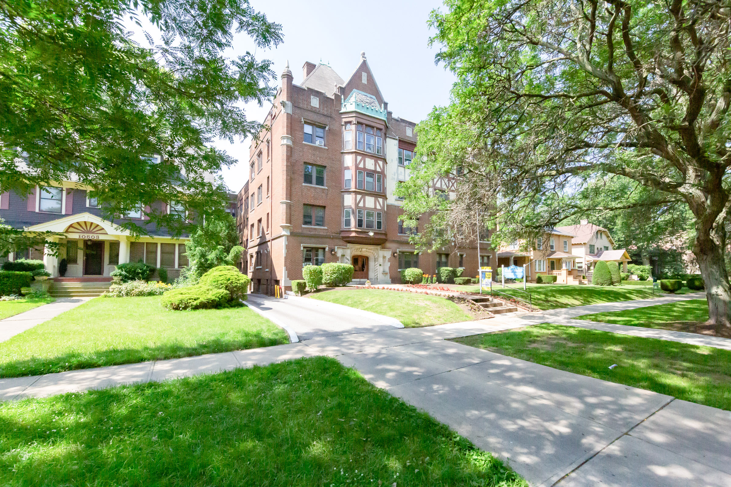 Lake West Apartments – photo 1