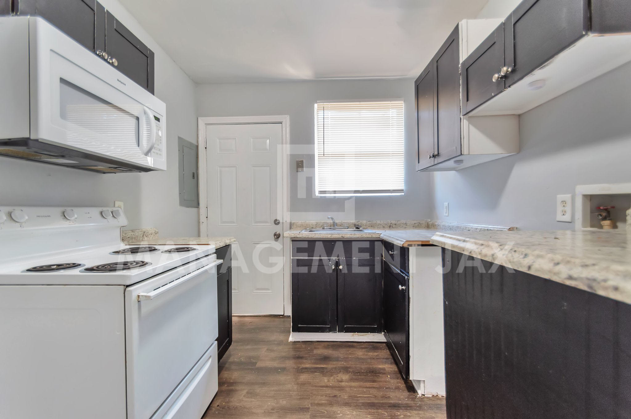 1520 West 25Th Street 1 – photo 2