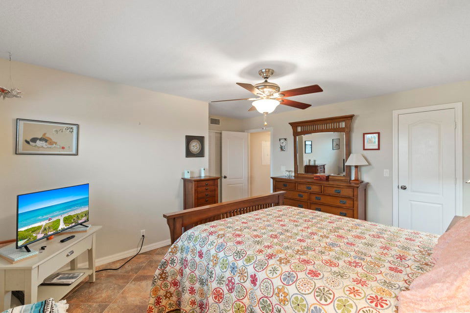 2615 Northeast 1st Court – photo 2