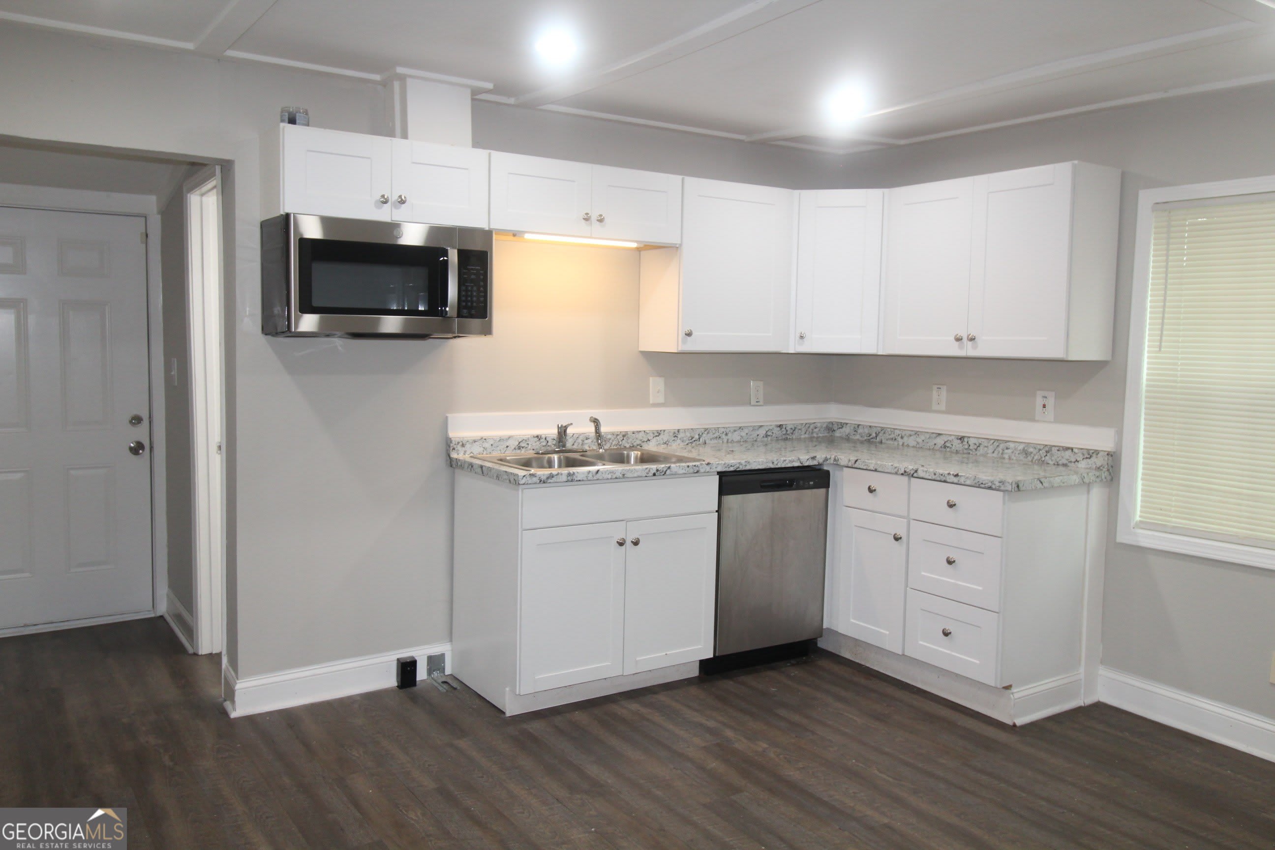615 Snelson Street – photo 2