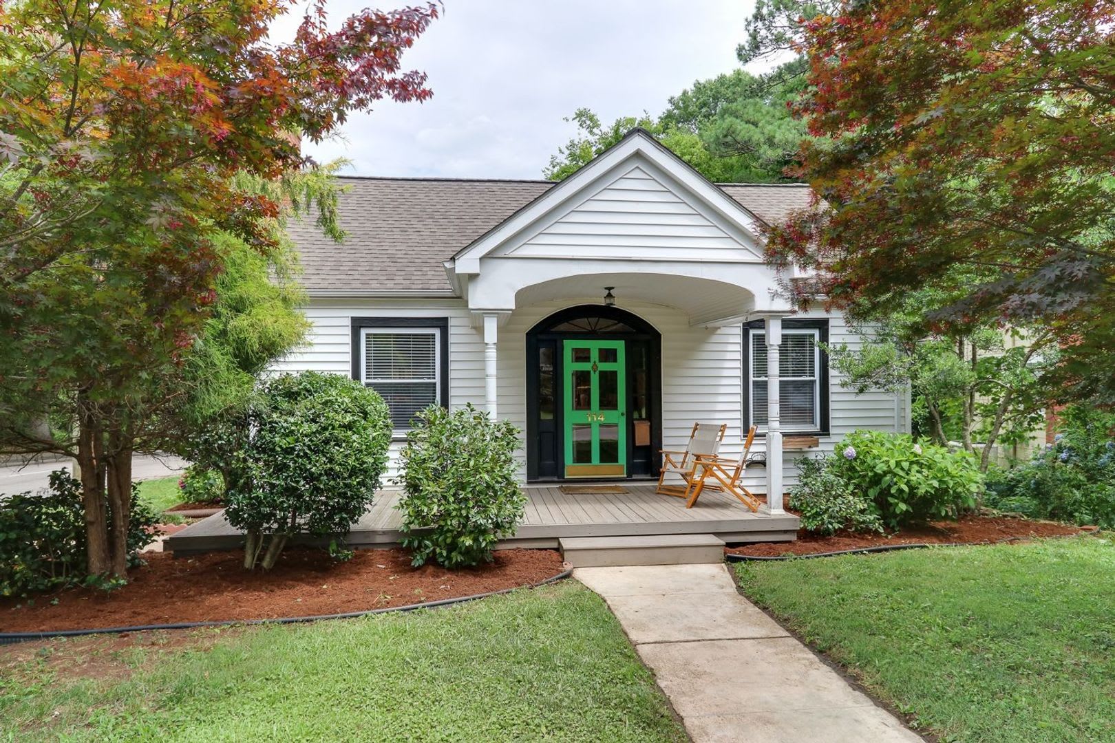 Adorable Inside the Beltline bungalow with lots of charm! – photo 1